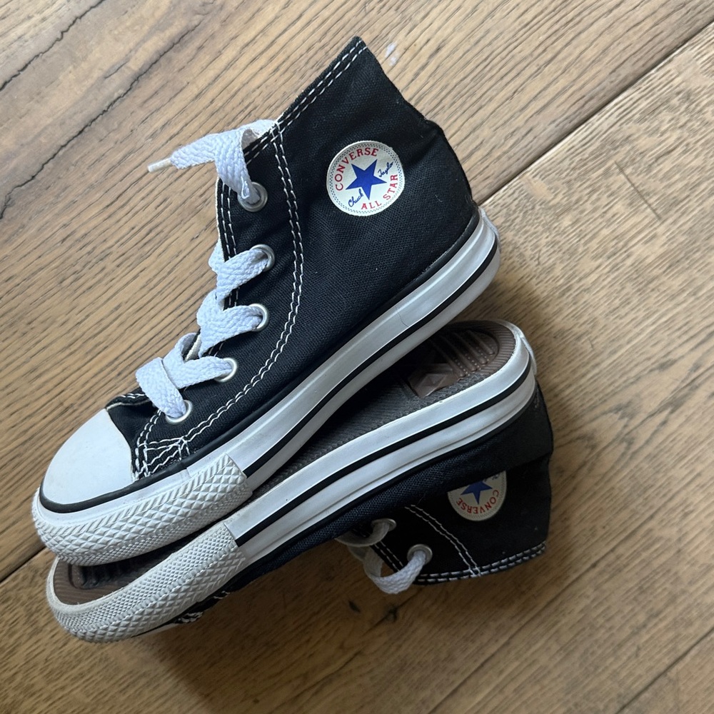 Converse all stars hi-top Infant Sneakers sz 8